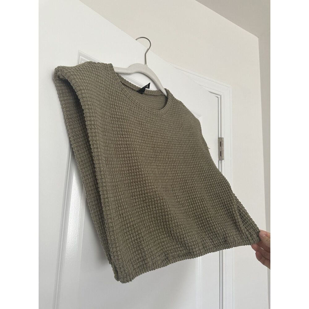 Flattering Shoulder Pad Top!